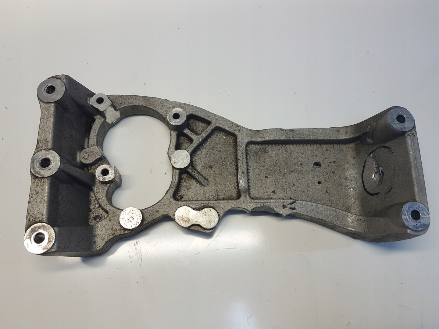 MASERATI LEVANTE Getriebehalter 670034898