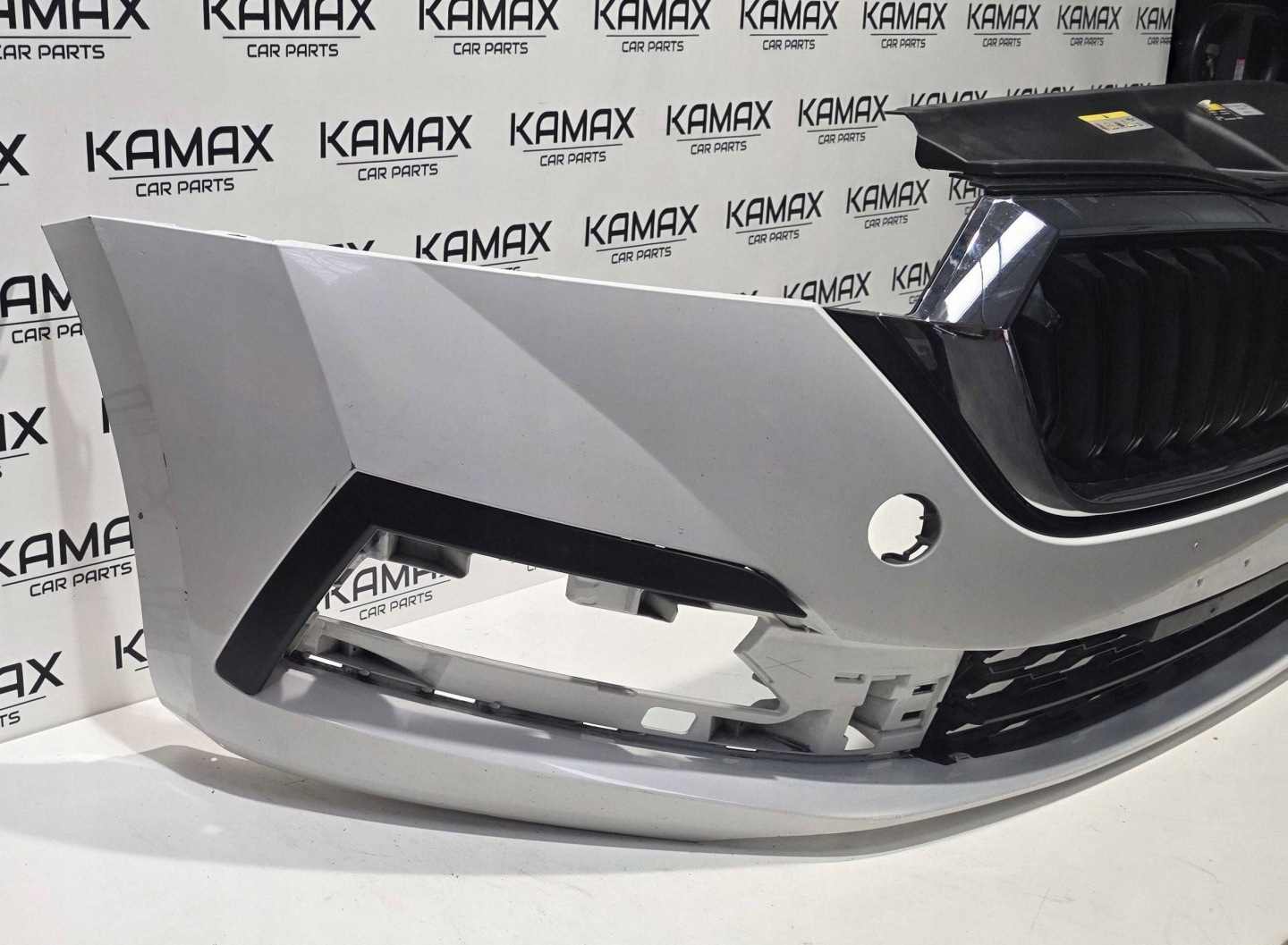 front bumper front Skoda Fabia Mk4 (6VA) 5E3807221