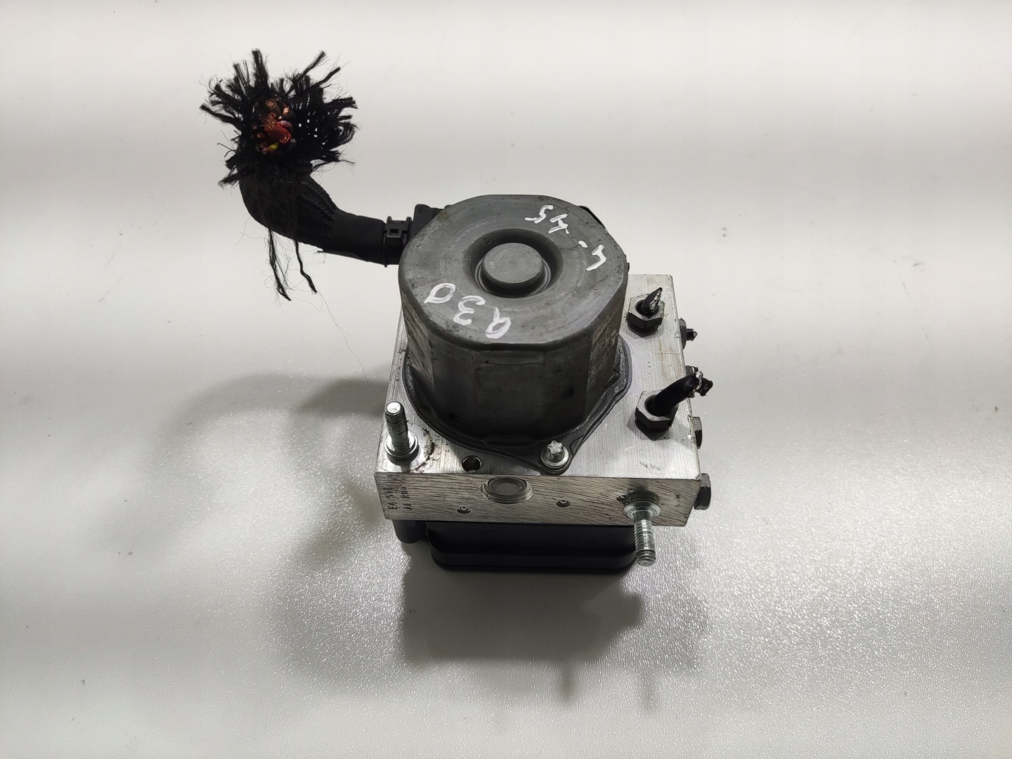 pump control unit ABS INFINITI Q30 2015-2020 A0914310000