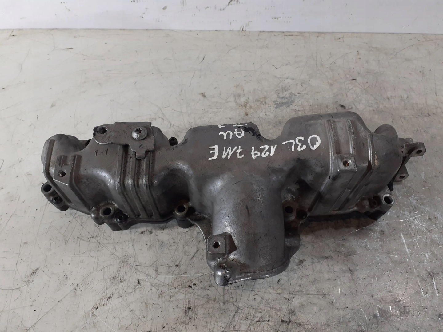intake manifold 03L129711E Audi 05