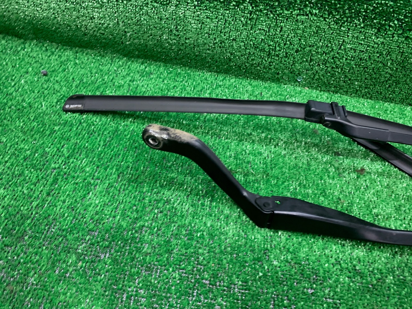 left right wiper arm MERCEDES W211 E KLASA komplet A2118201544