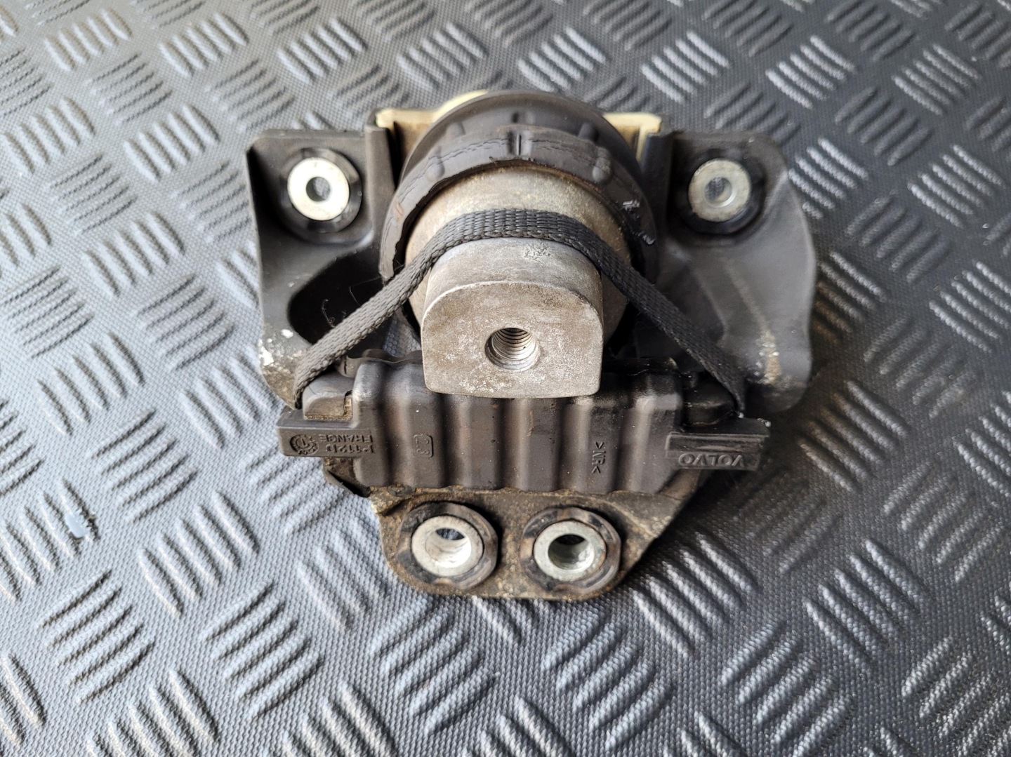 holder holder engine mount VOLVO XC60 II 2.0 T8 PHEV HYBRID