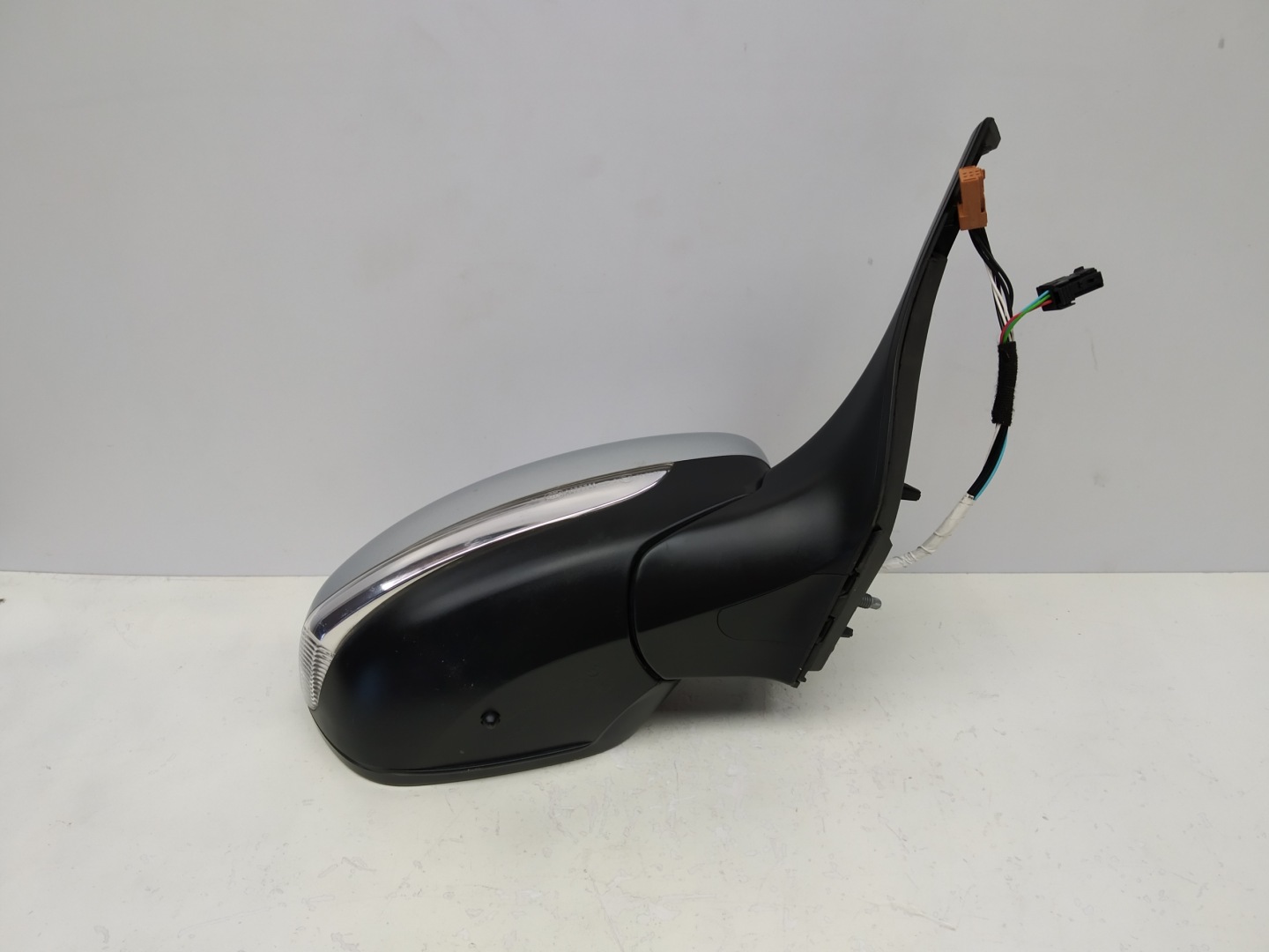 2012r- Peugeot 208 and mirror right 9 Pin original silver
