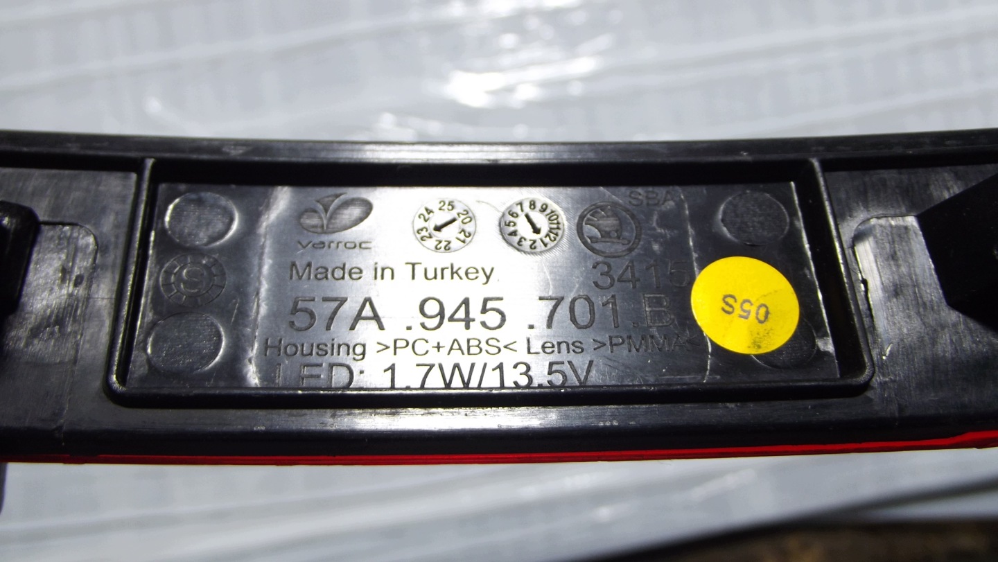 Skoda Karoq odblask Licht Nebelscheinwerfer links heck 57A945701B