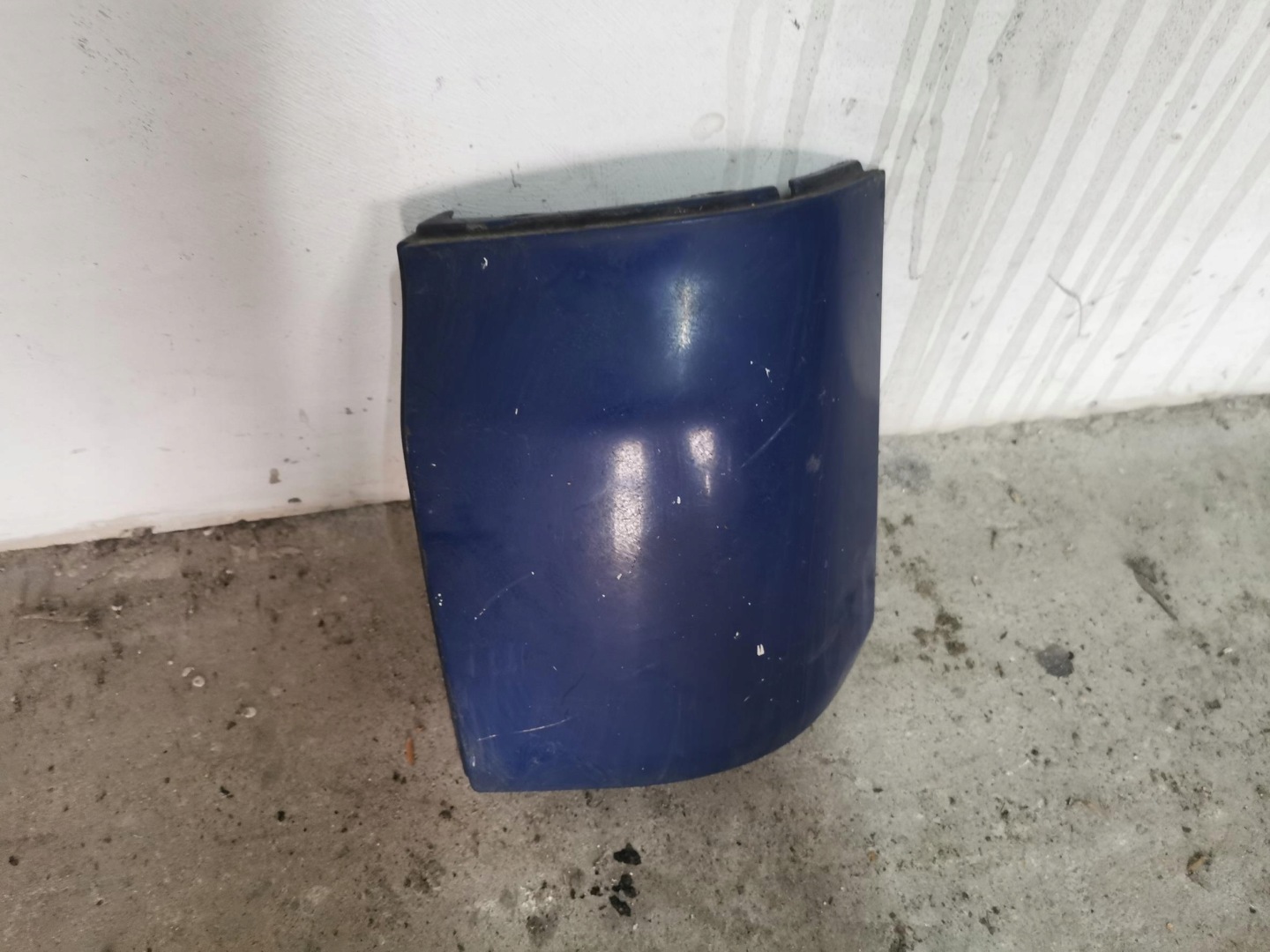 Ecke der Stoßstange unter LAMPE rechts heck VW T5 7H0807322