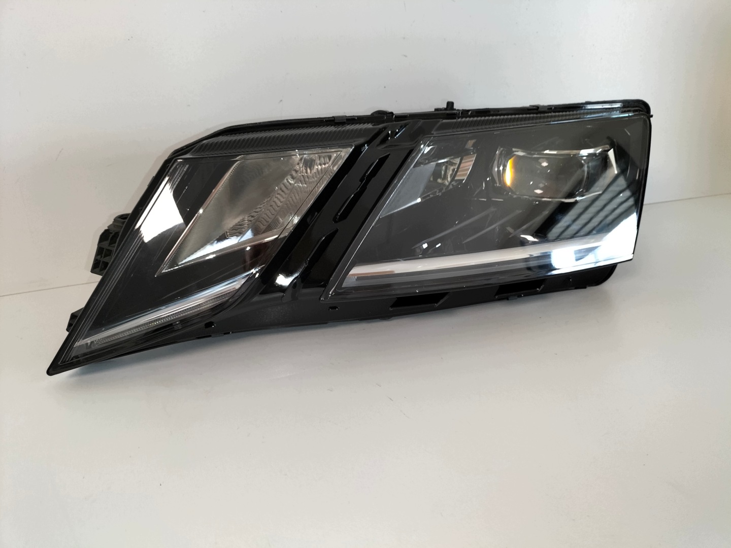 light front reflektor left SKODA OCTAVIA 3 III LIFT 17-20 FULL LED