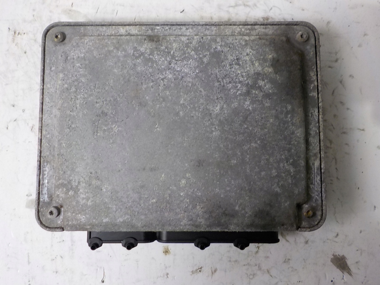 VW SKODA computer control unit 038906013D 0281001679