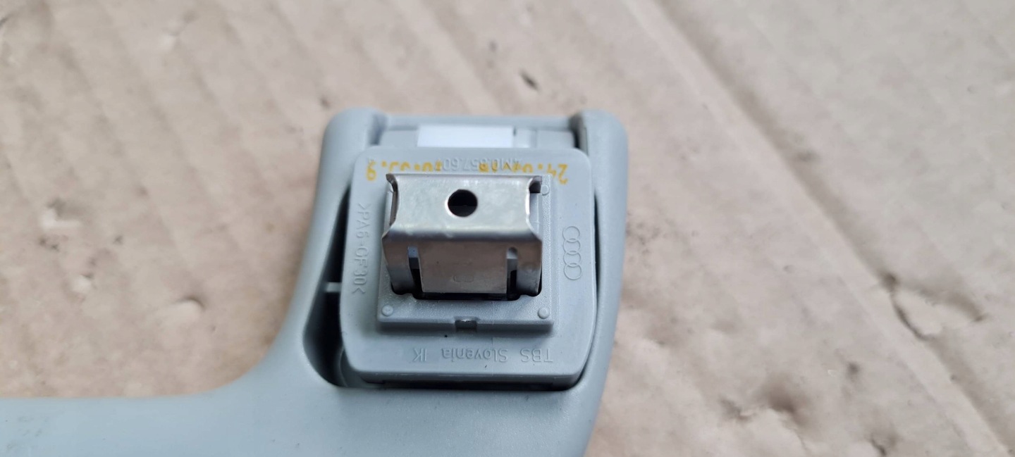 A4 B9 8W handle bracket of the roof left right front 4M0857607 A5 8W