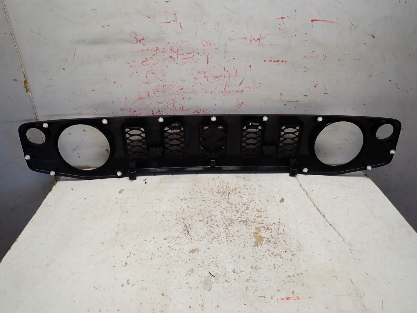 Grill SUZUKI JIMNY II 2018- 72111-78R0