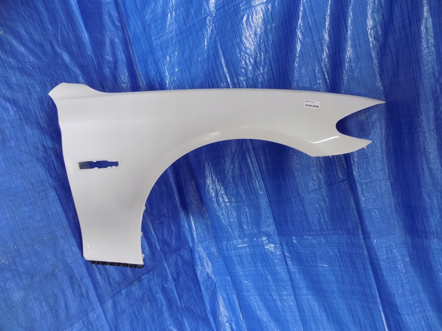 fender right front right front BMW 5 F10 2012R BIALY