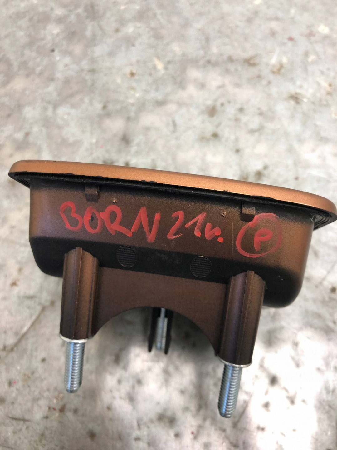 Poignée Poignée pour l’ouverture du capot CUPRA BORN 10E827565A