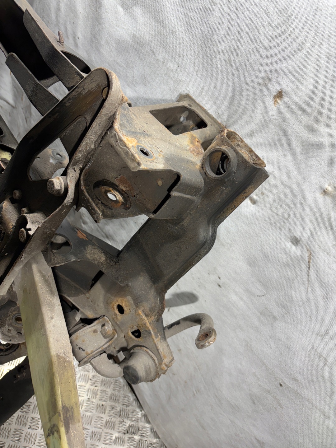 subframe axle beam front Volkswagen Crafter and 2,5TDI