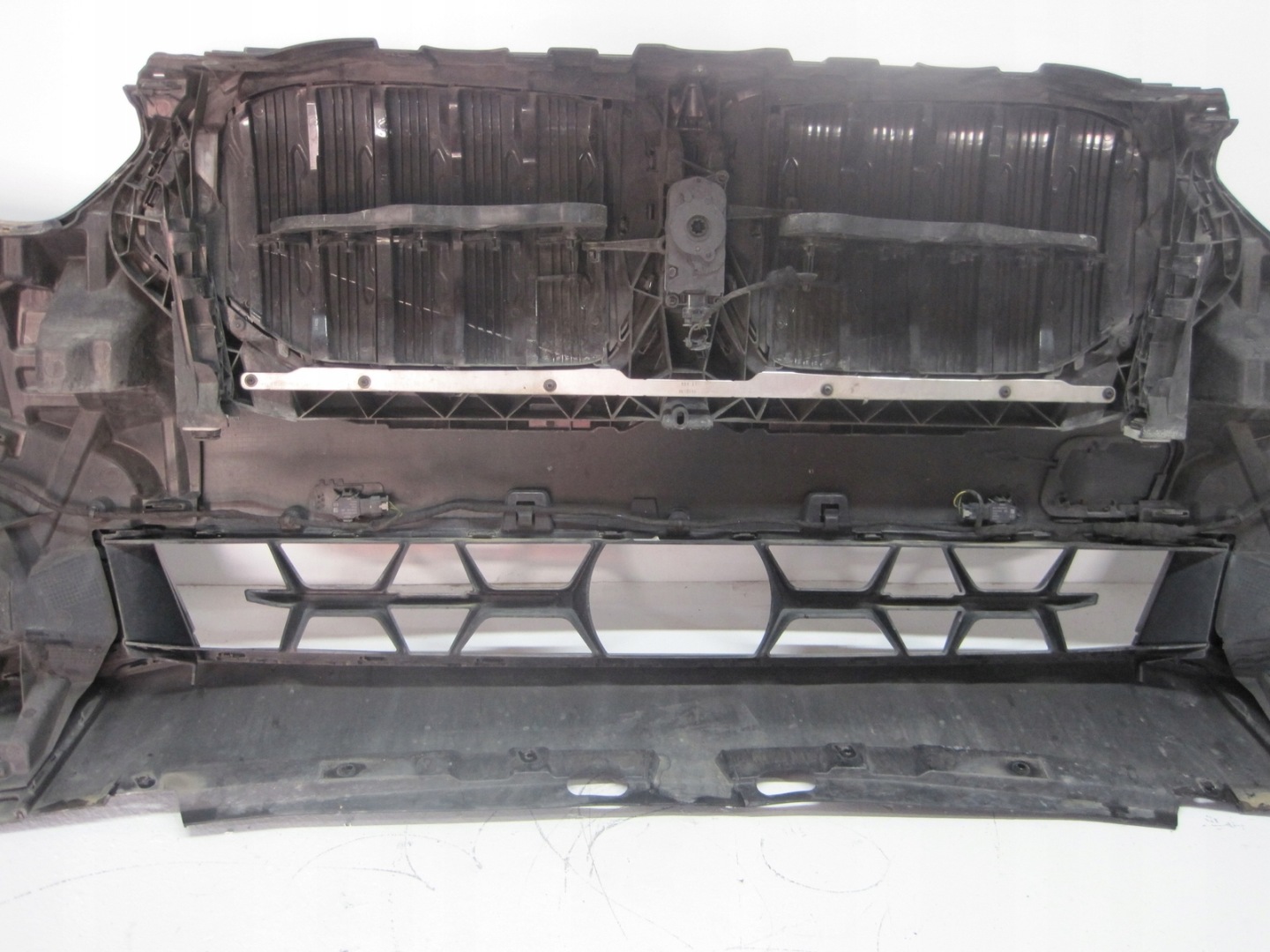 bumper BMW X6 G06 6PDC 22R below RADAR KAMERE front front
