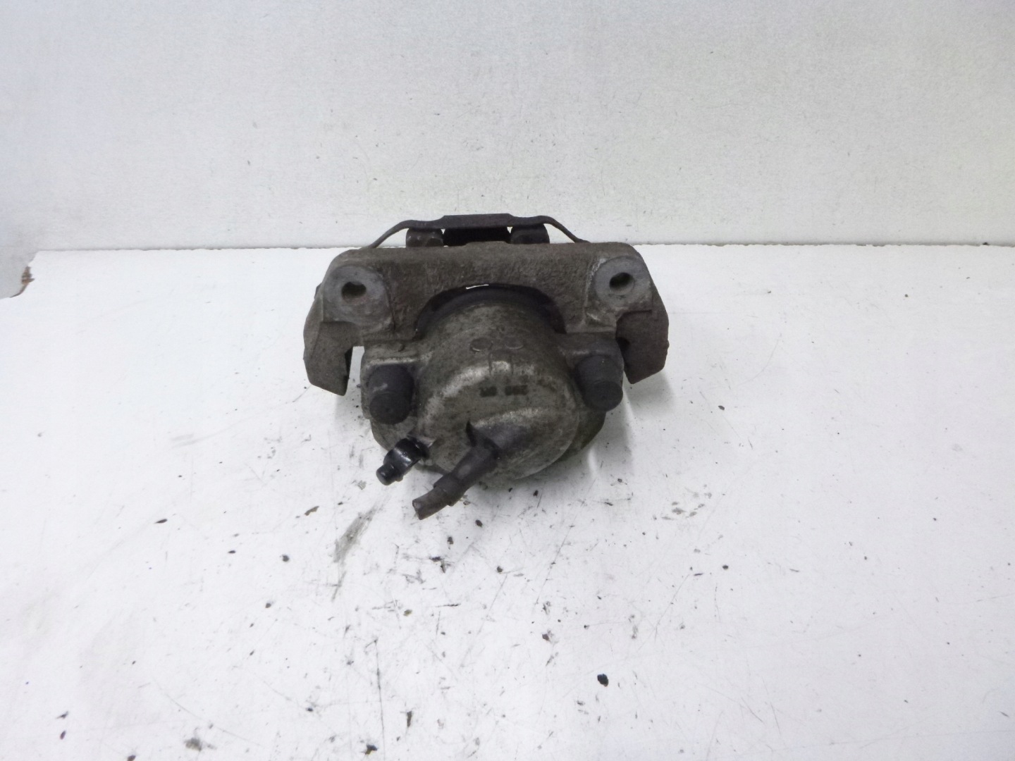 caliper brake front left BMW E60 E61 2.0D 2005r.