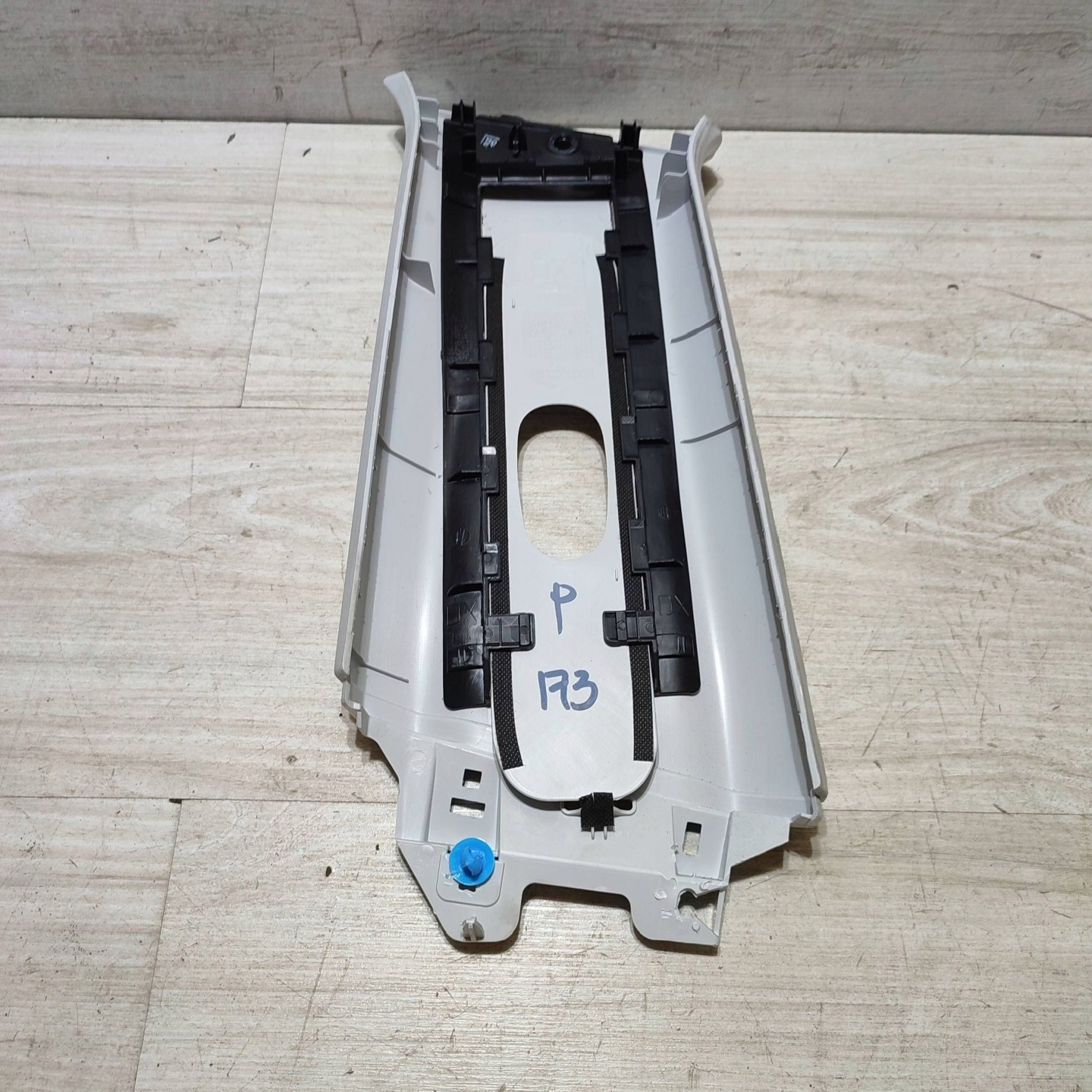 cover slupka B upper right side Fiat 500X