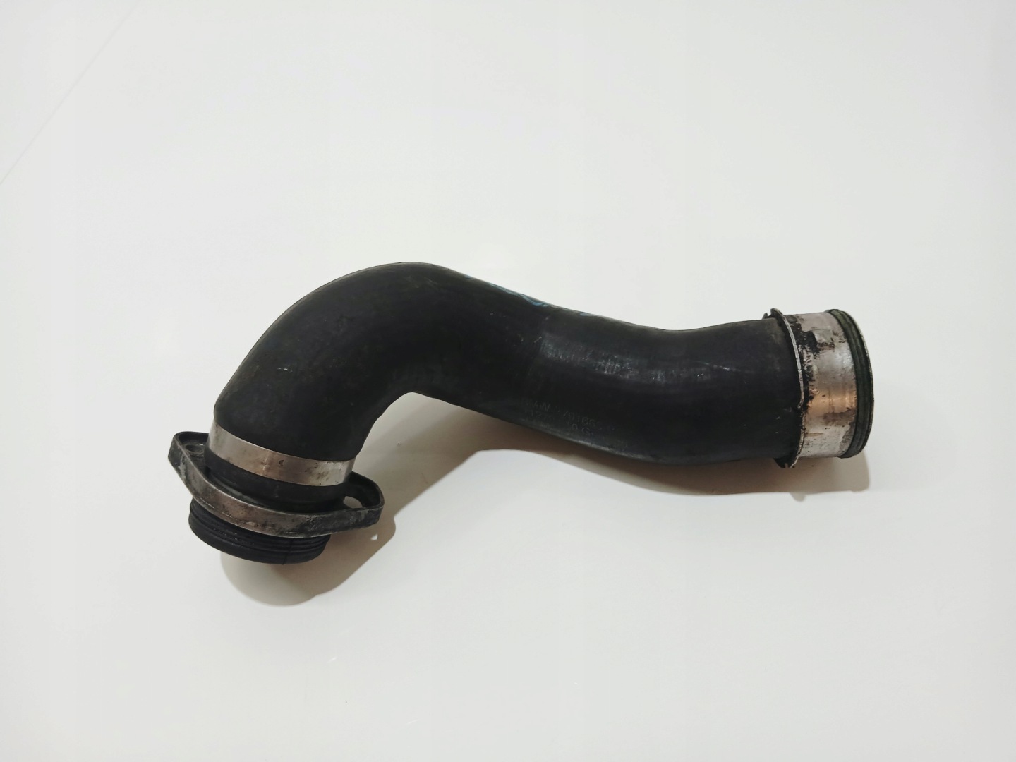 vedenie hadica intercoolera BMW E81 E87 OE 7791663 (24235701)