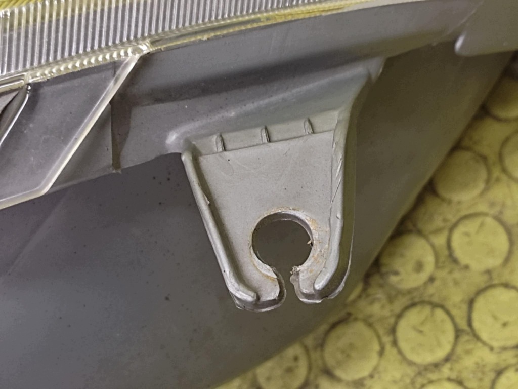 TOYOTA YARIS and REFLEKTOR light left front