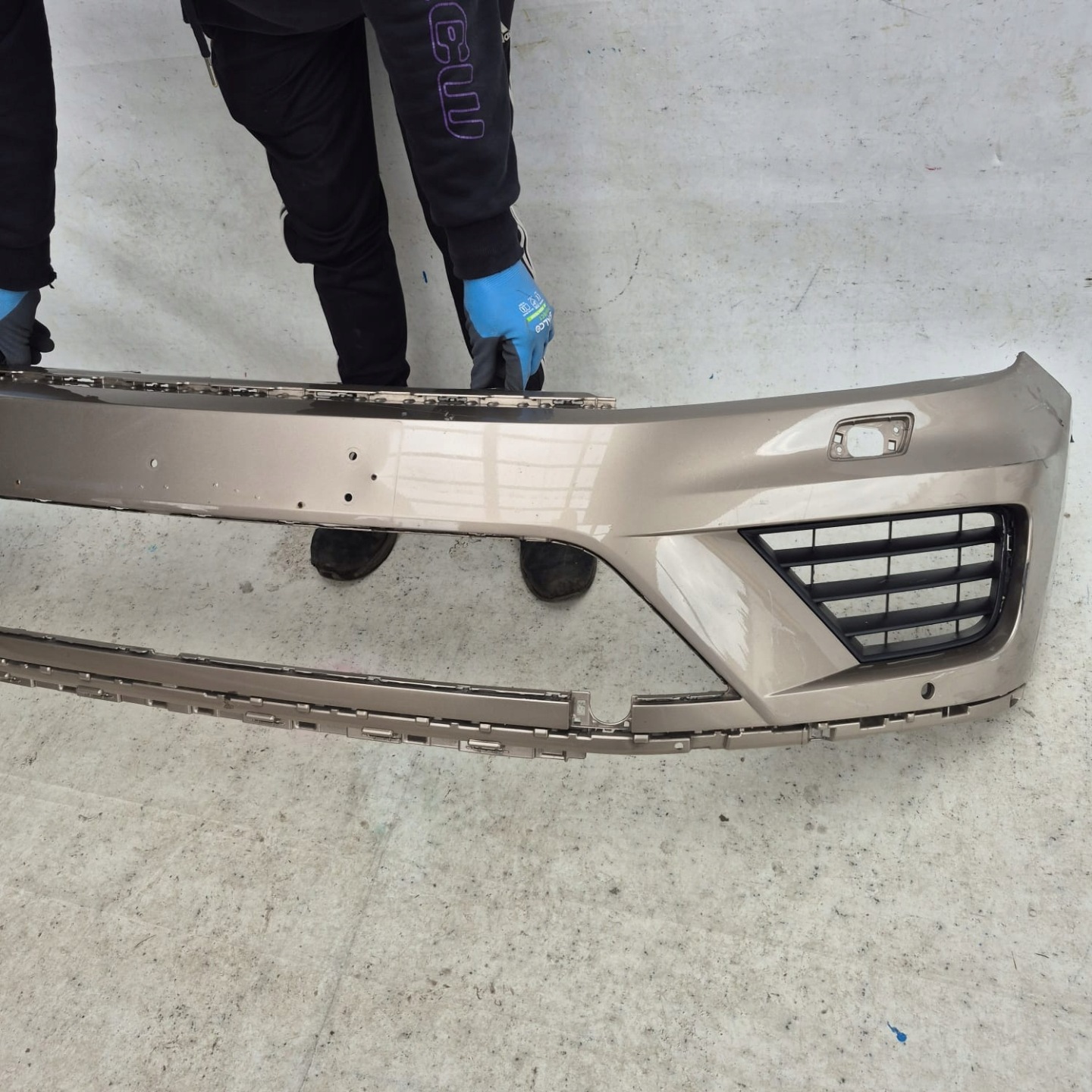 VW TOUAREG II LIFT 14-18 bumper front front washer PDC 7P6807221D