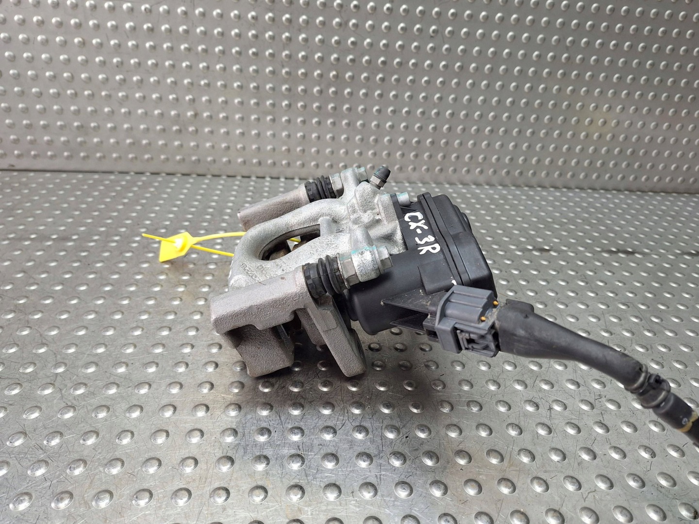 caliper brake rear part electrical right MAZDA CX3 32355597