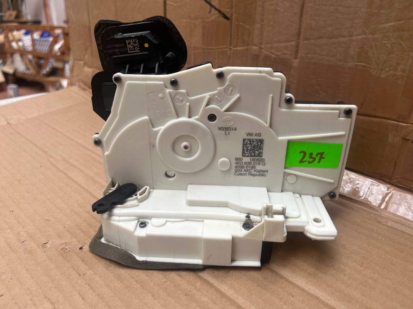 lock door right rear part A7 S7 4K8 4K0839016Q original !