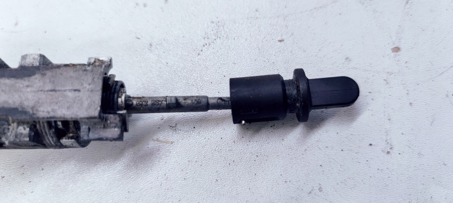 lock cylinder door left front AUDI A4 B8 A5 8T1837167