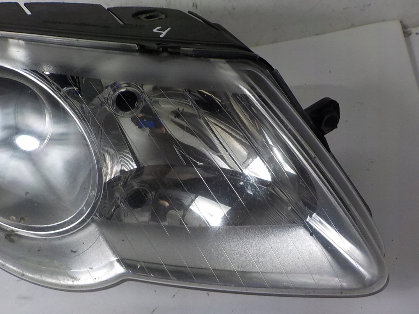 VOLKSWAGEN PASSAT B6 light right front front UK