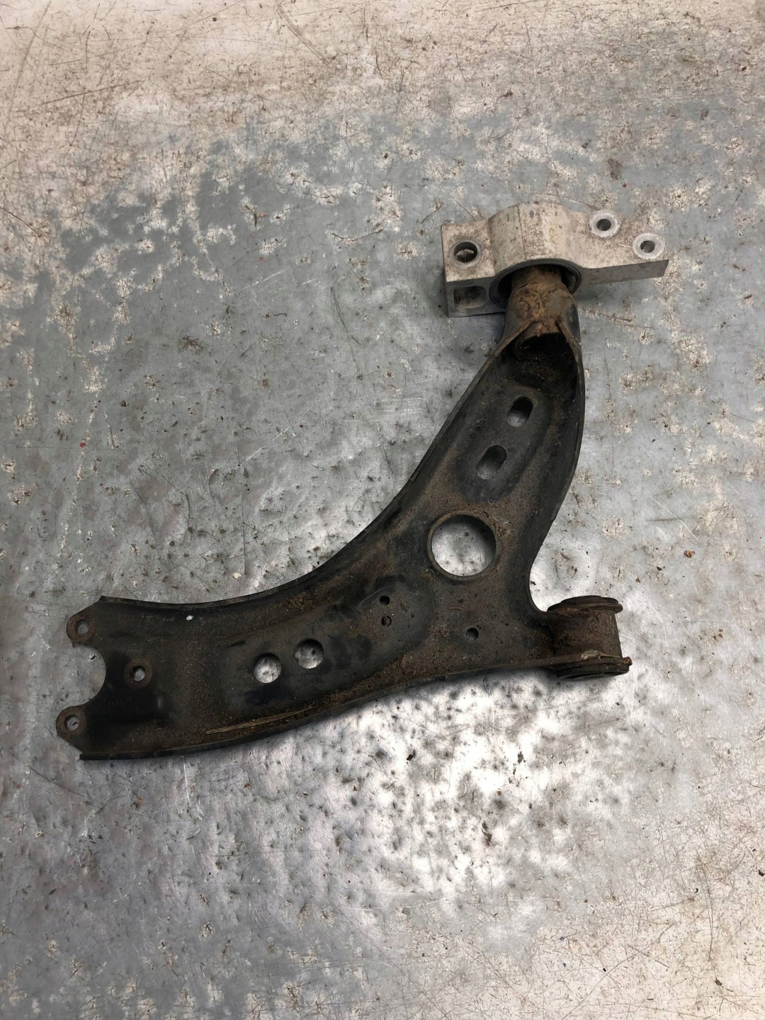 arm left front VW SKODA AUDI 1K0407151BC