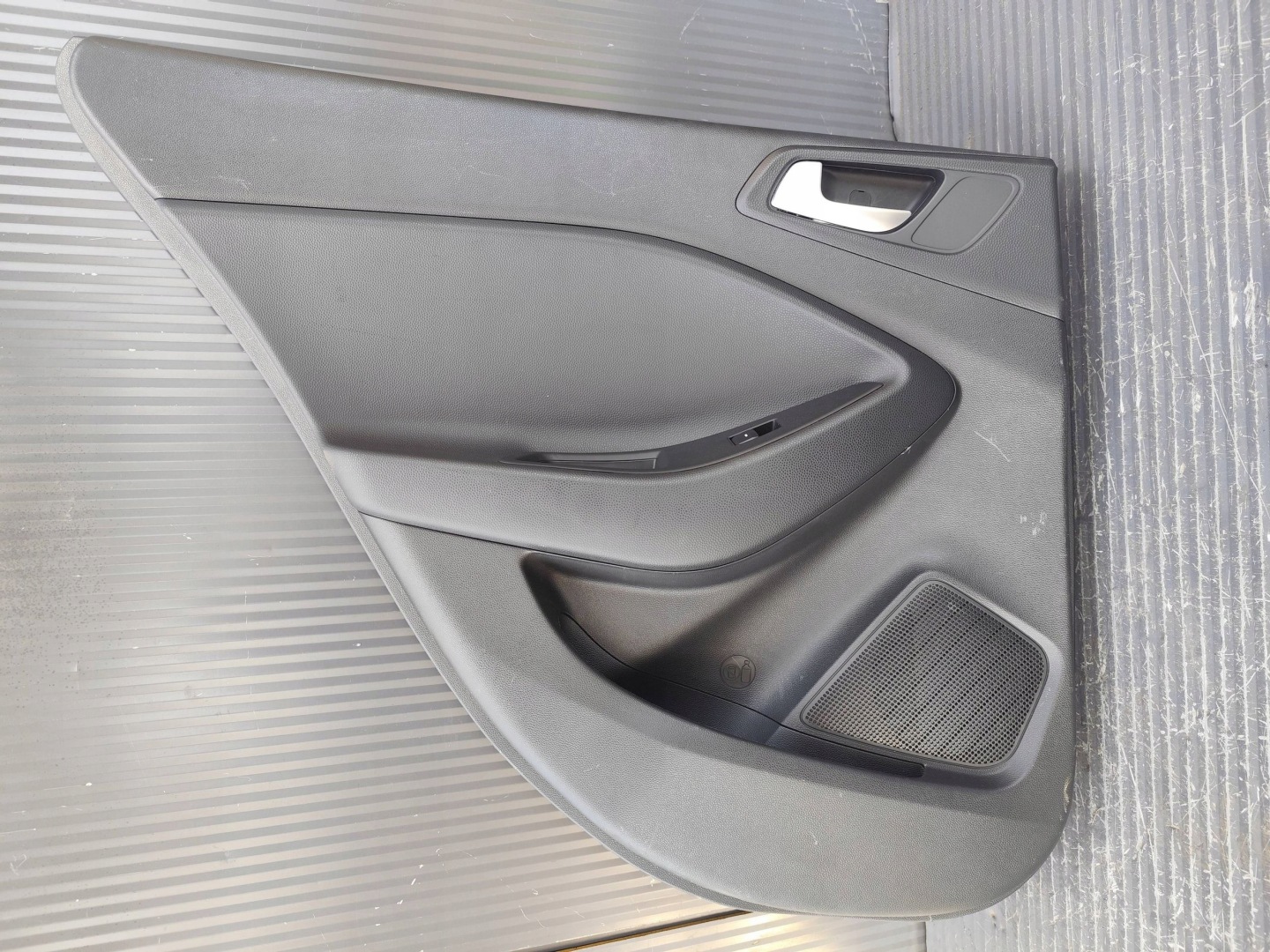 HYUNDAI I20 II upholstery side door rear part left