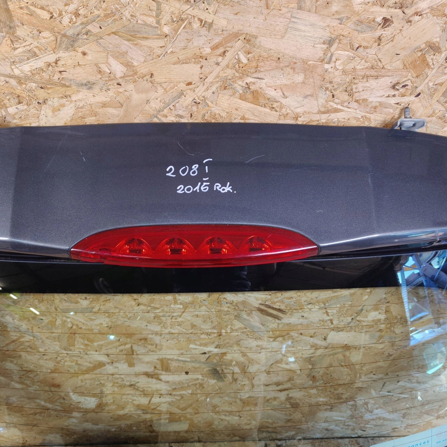 trunk door boot rear part Peugeot 208 and