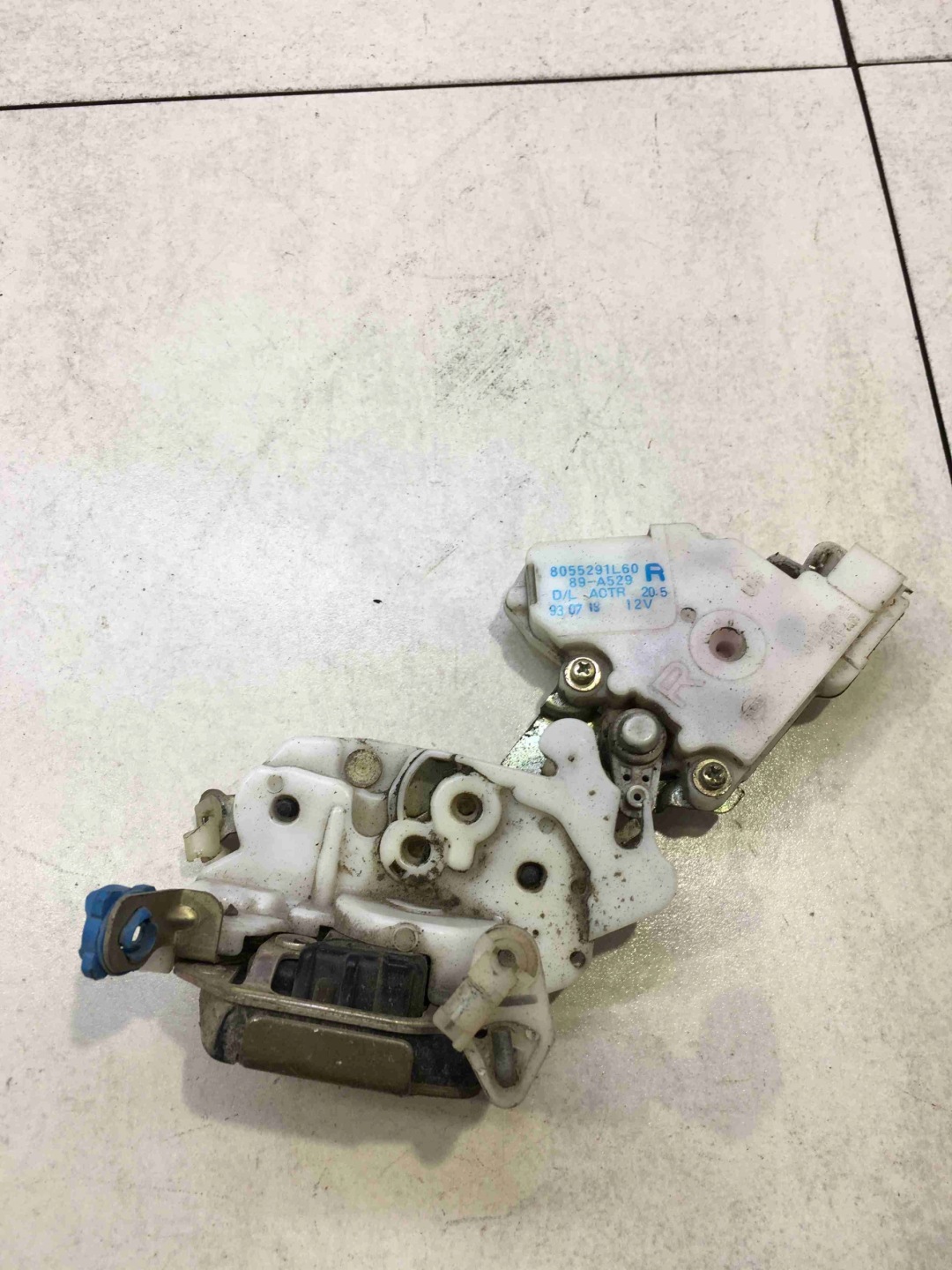 lock door right front TERRANO II 8055291L60