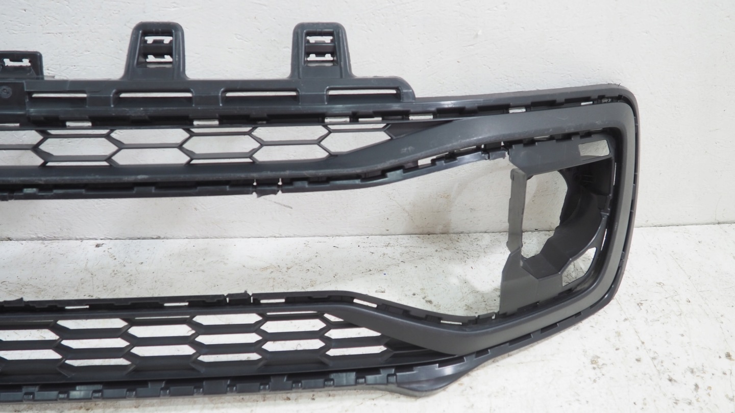 VW Up lift central grid of a bumper front 1S0853677F