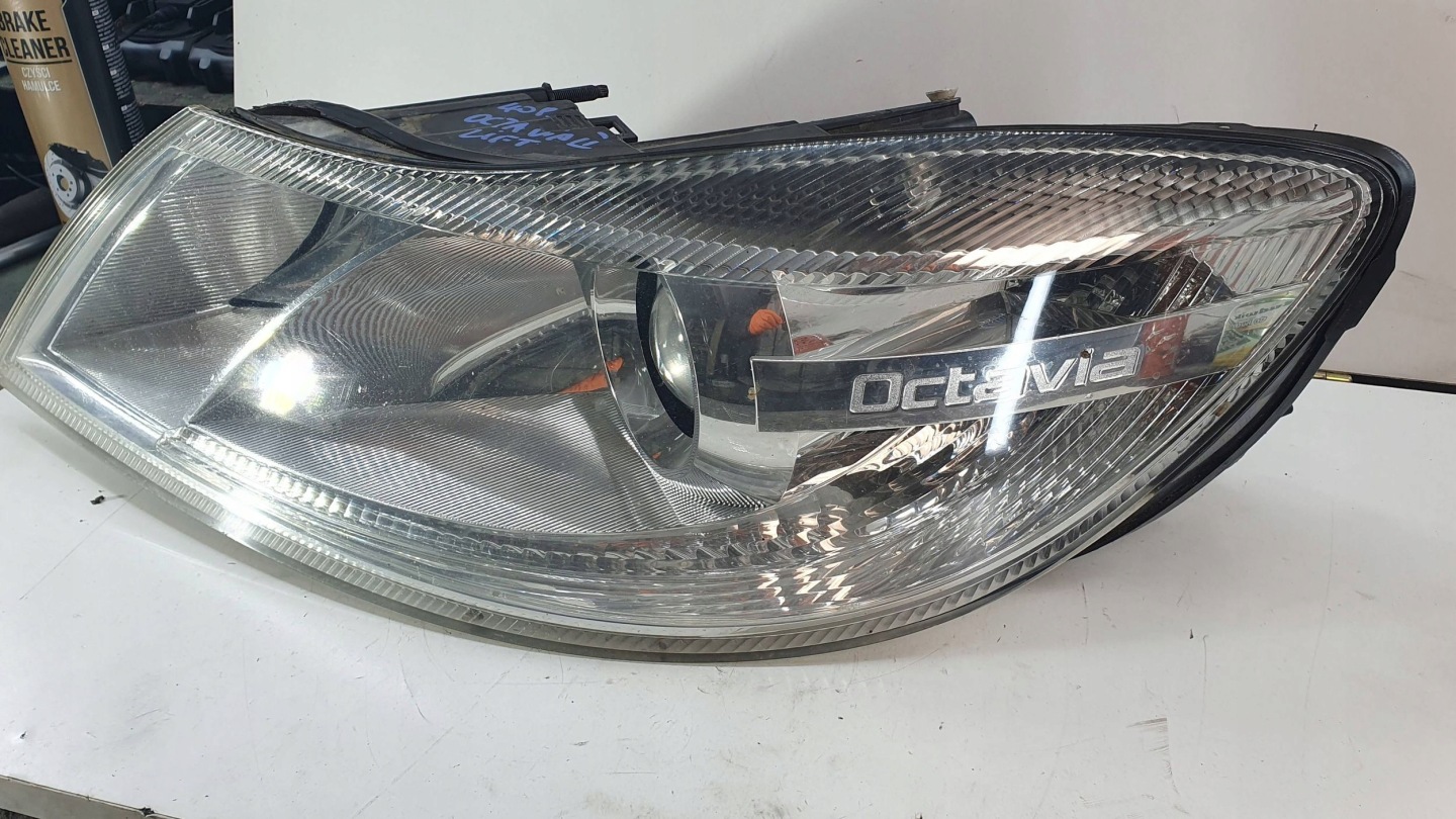 Skoda Octavia 2 II 1Z Lift 08-12 left light front front reflektor €