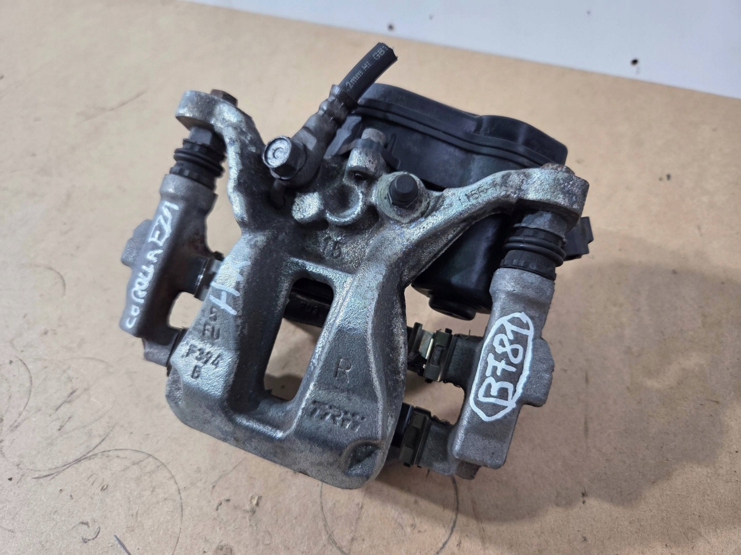 Toyota Corolla E21 caliper brake rear right (B781)