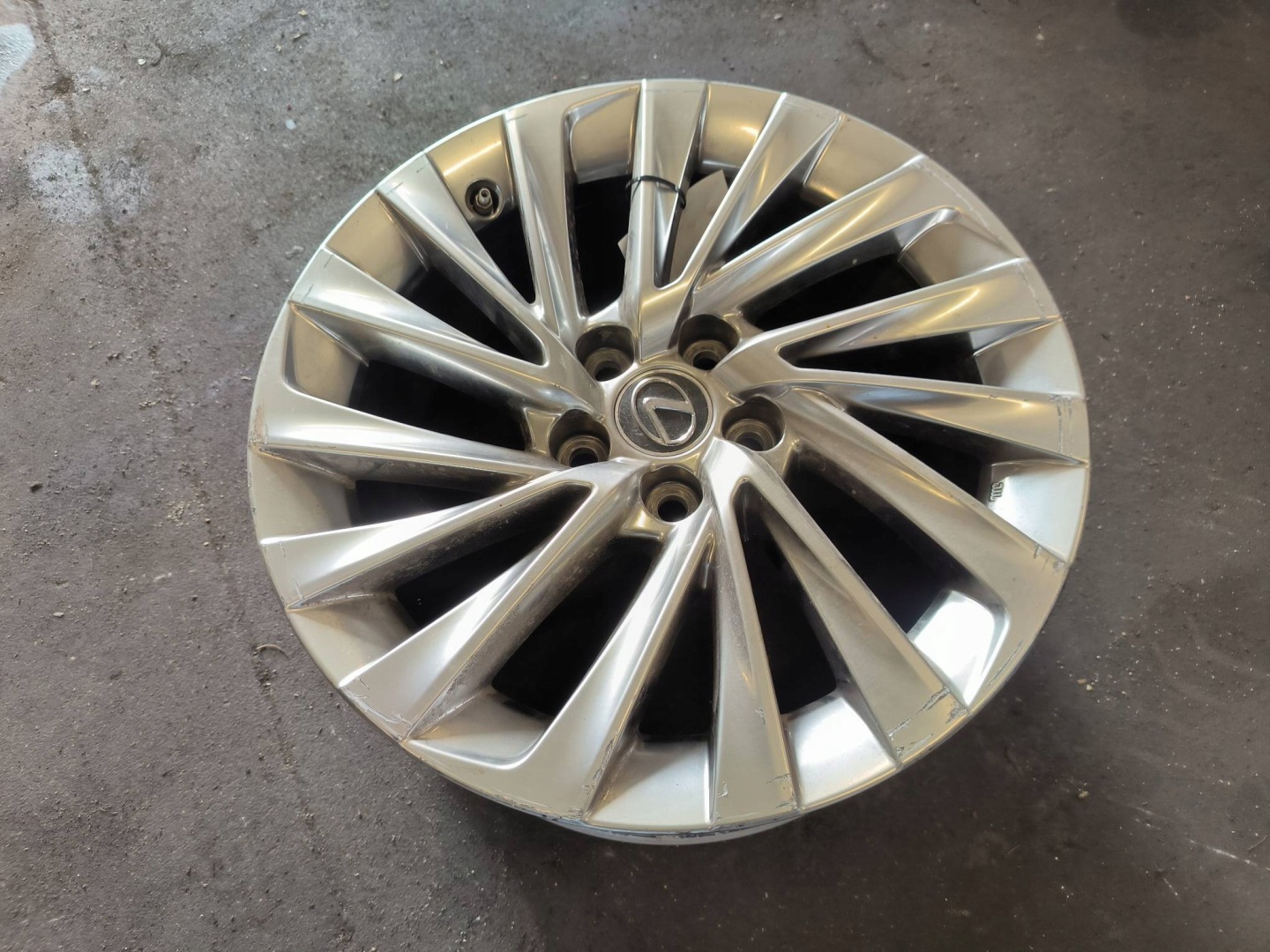 felni alumínium 18'' 5X114.3 LEXUS ES300H VII