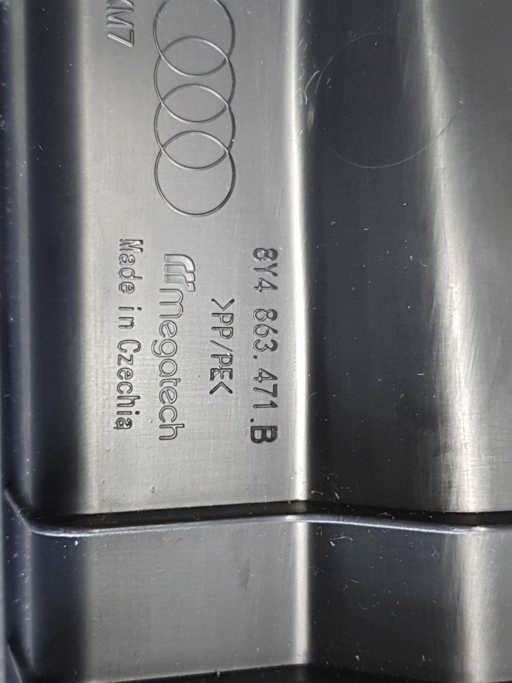 Audi A3 8Y HB cap of the threshold boot 8Y4863471B