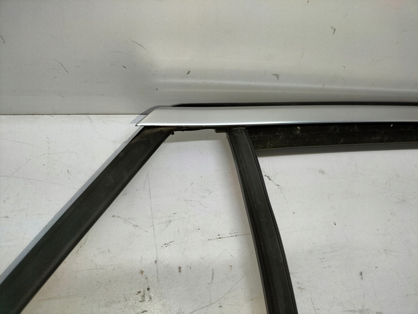 gasket windows door rear part right chrom VW T-ROC 2GA 17