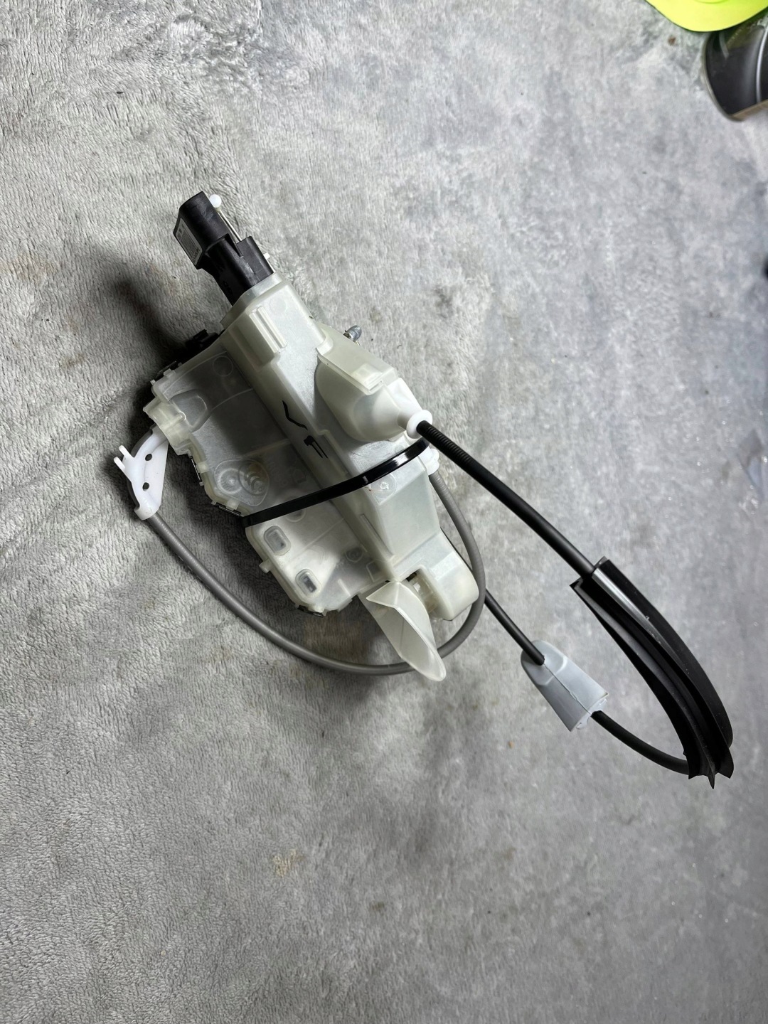 left front door lock Citroen C4 II Picasso PSA 190385 !J