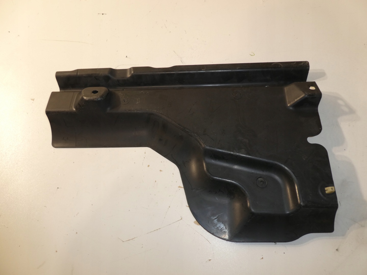 cover chassis left VW T5 T6 7E0825209