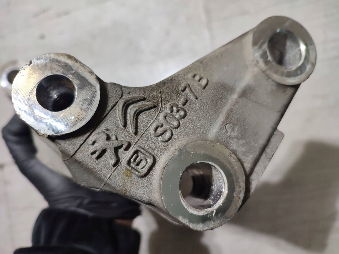 Peugeot 308 2019 front side left arm front