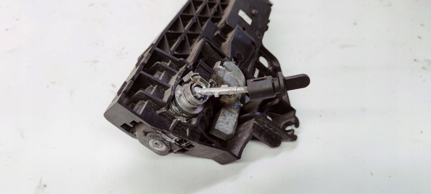 handle left front AUDI A1 A4 A5 Q5 8T1837885 LZ7L