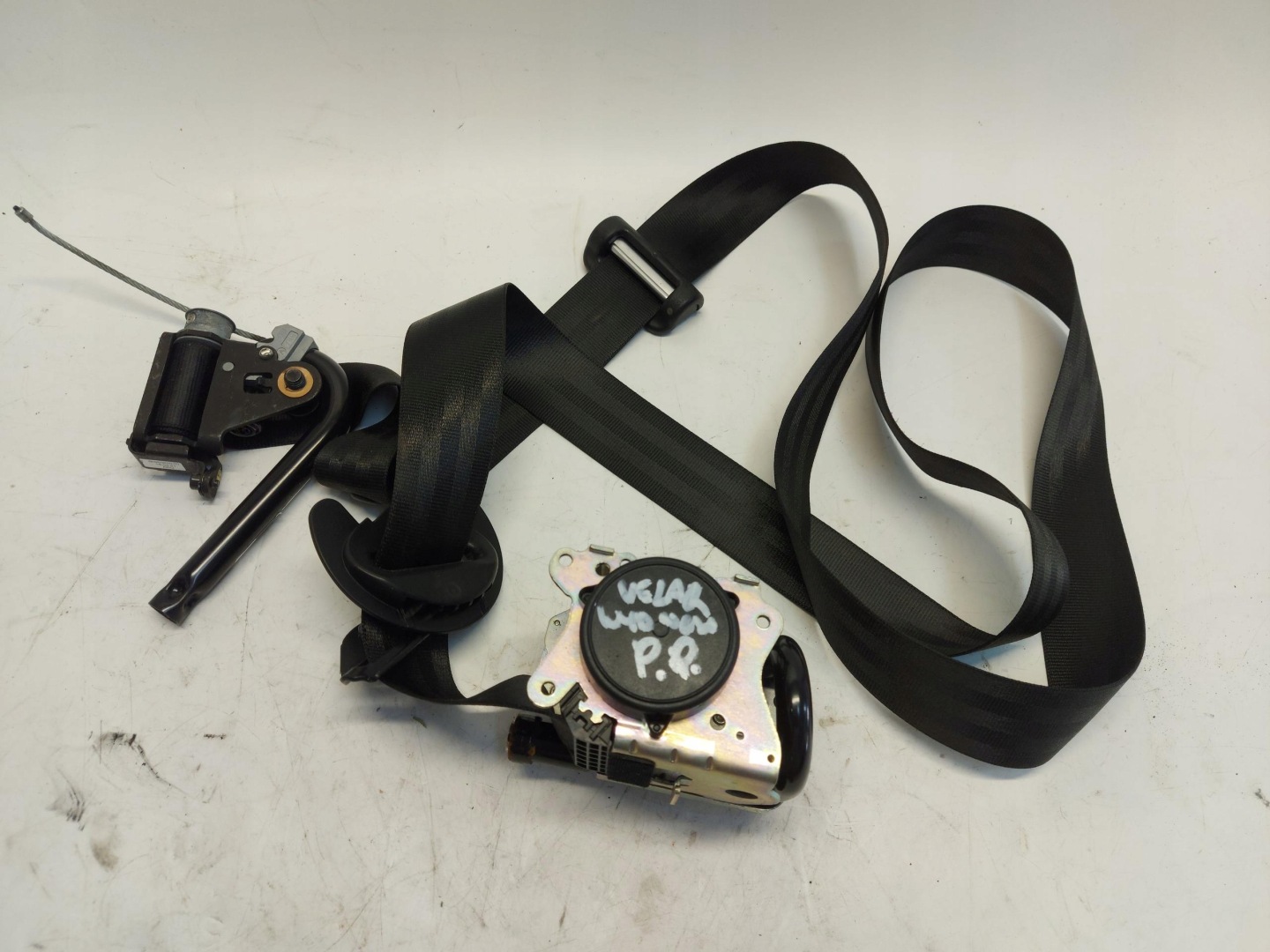 Range Rover VELAR L560 2.0d 2021r seat belt right front WYBUCH !