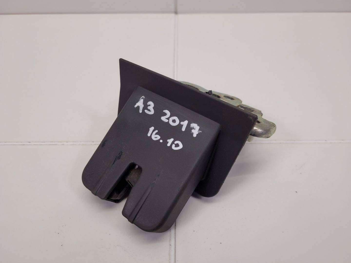 lock bonnet boot Audi A3 8V facelift 2018 8R0.827.505.A