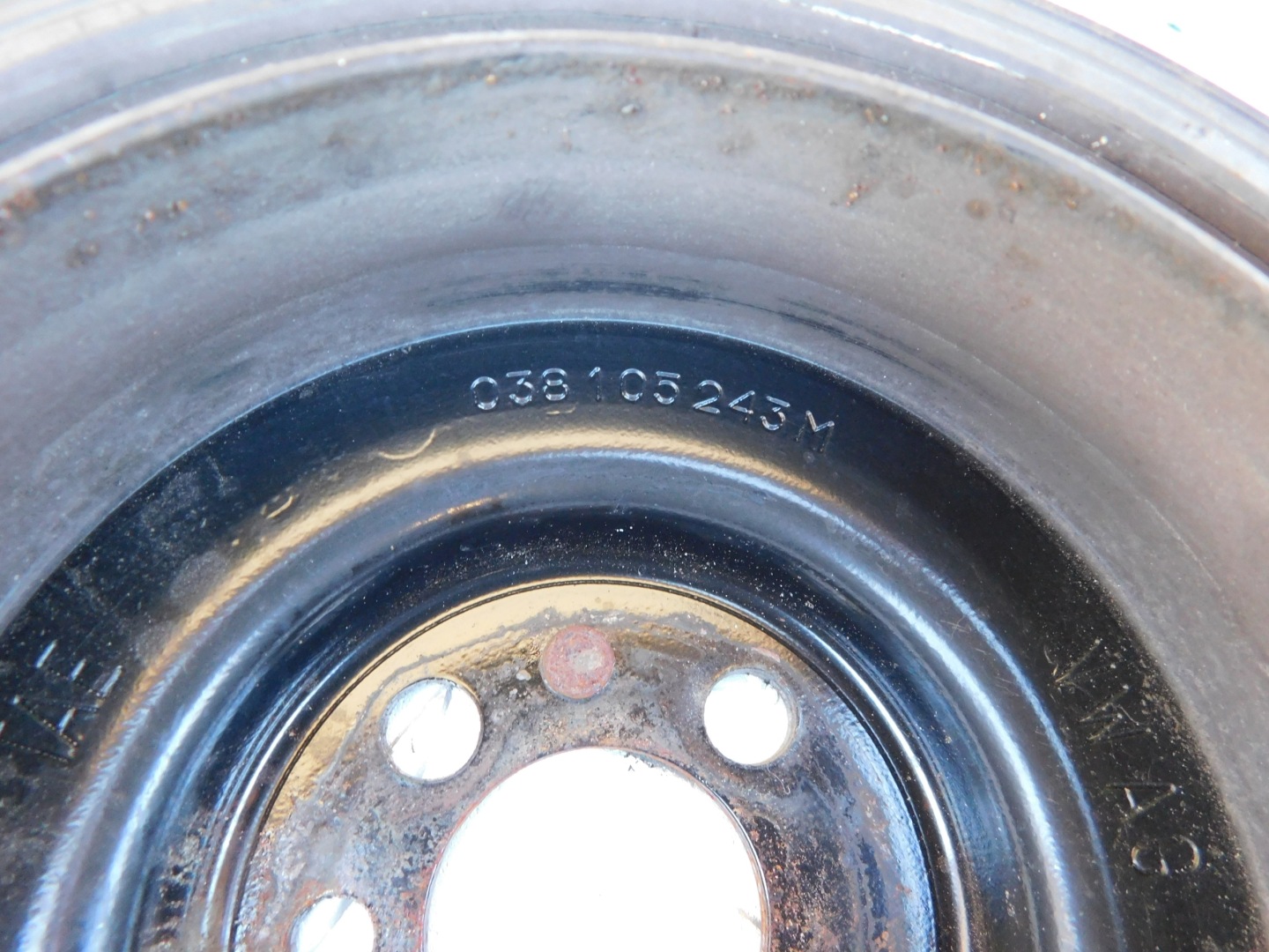 VW Crafter 2.0 pulley tlumik drgan 038105243M