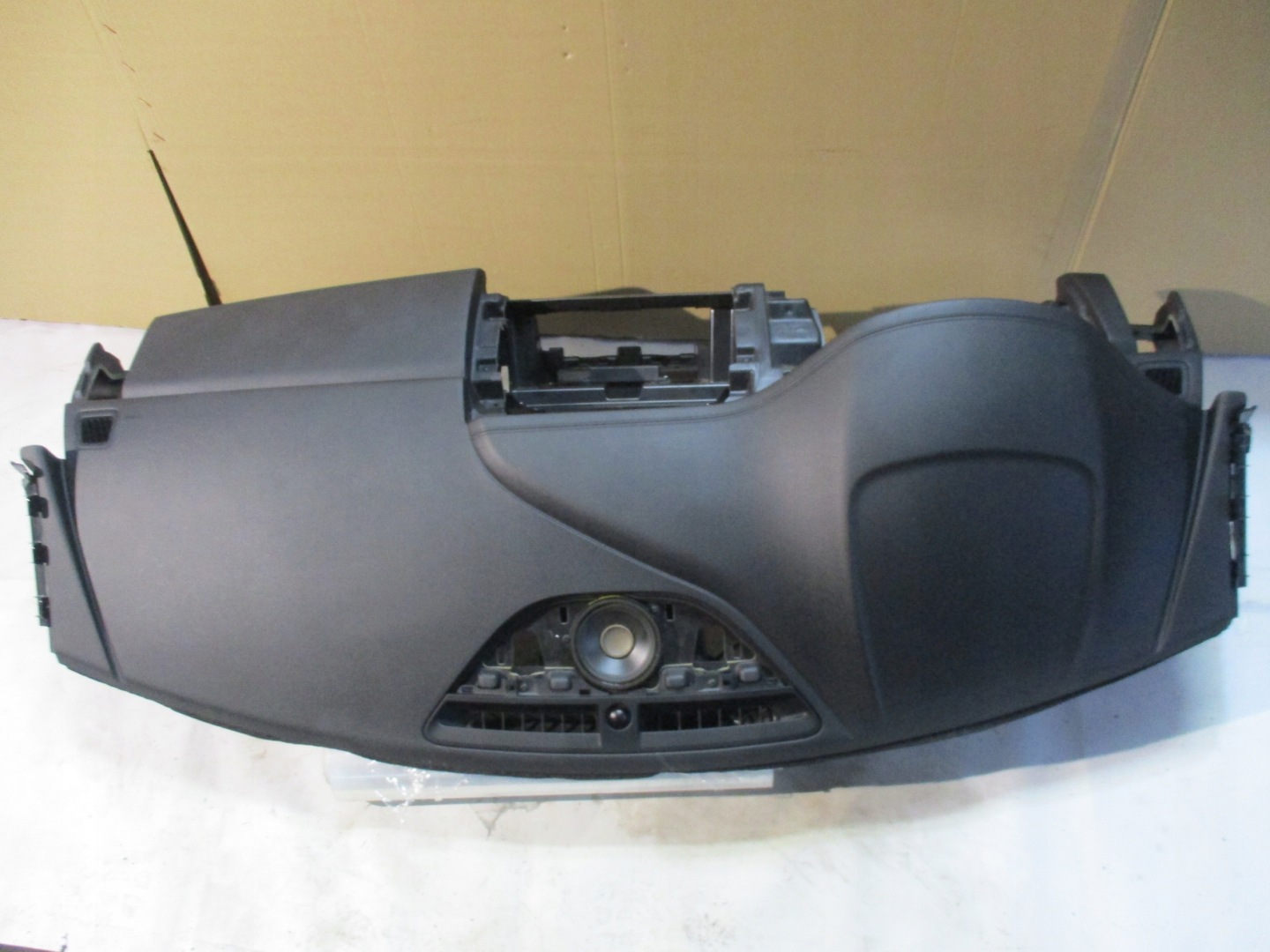 dashboard instrument panel console kpl Jaguar E-PACE J9C3-19098-AD