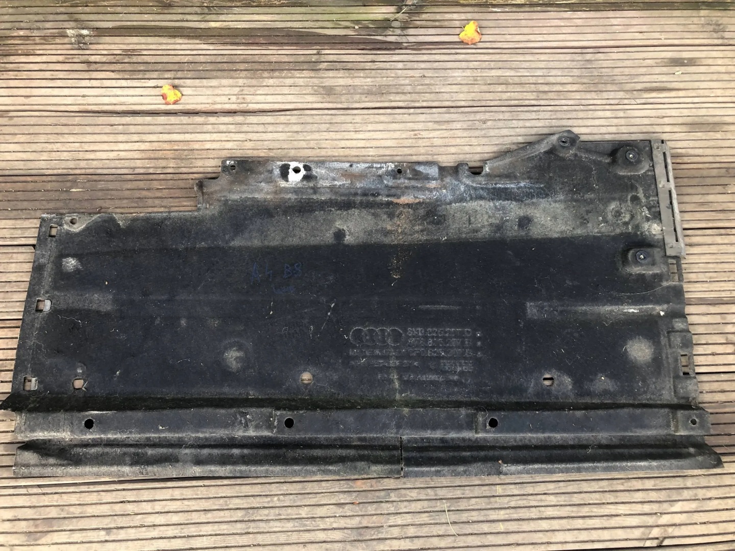 cover chassis left AUDI A4 B8 8K0825207D