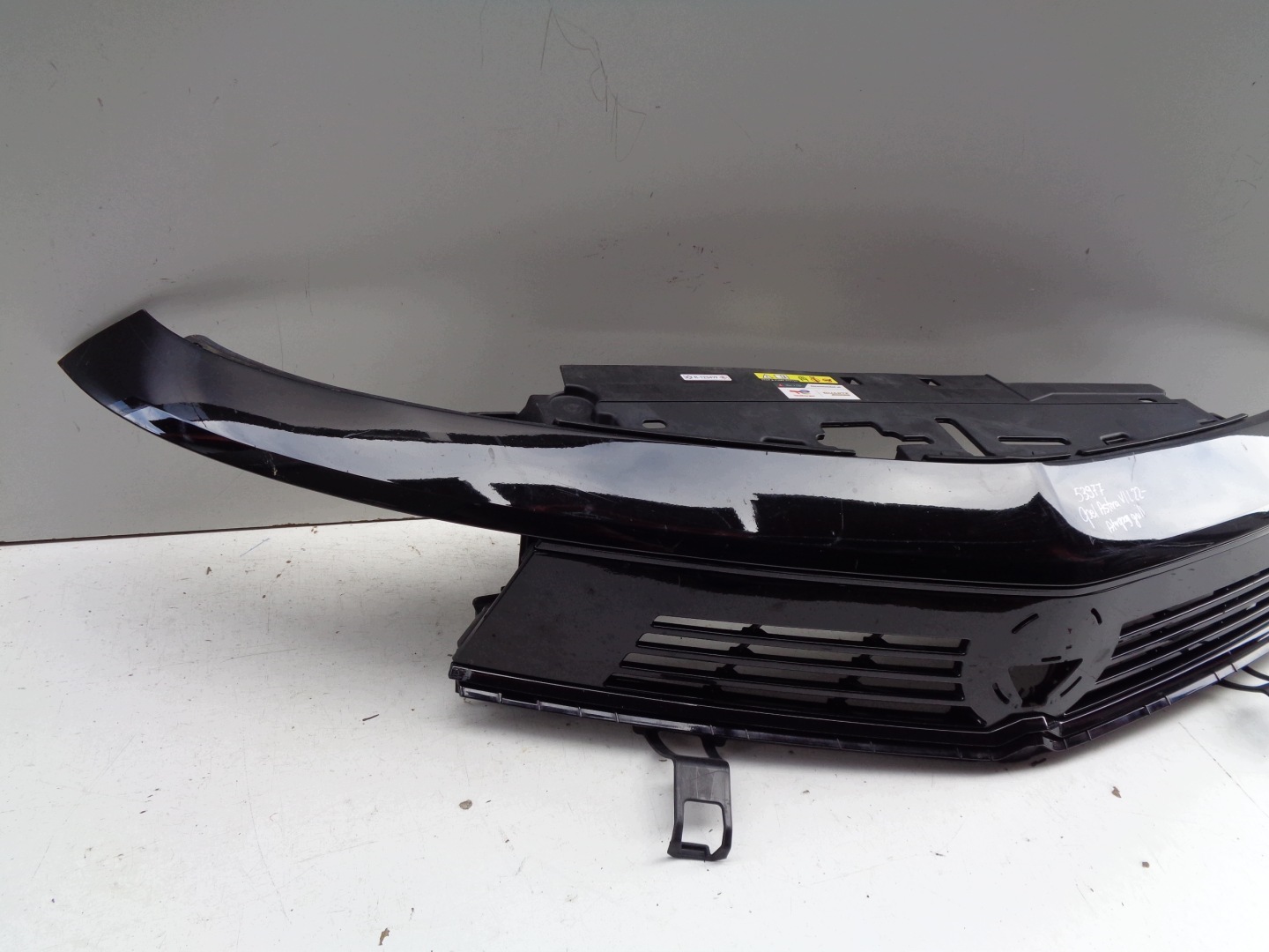 front prekladgrill moulding pillar support OPEL ASTRA VI 6 L 22- NR 53977