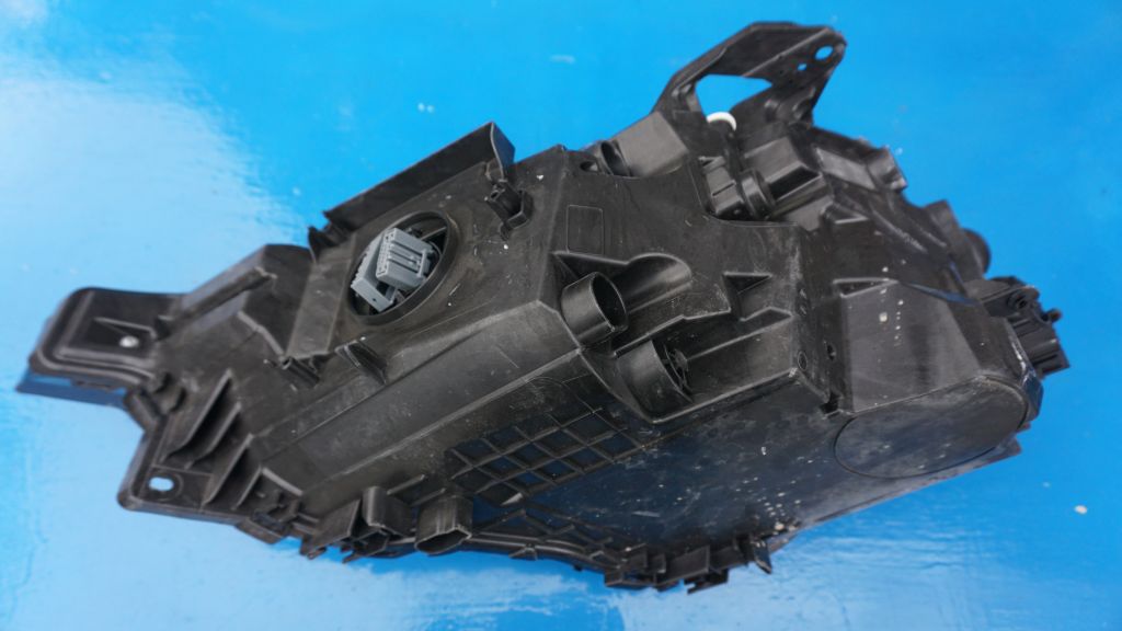 VOLVO XC60 II - light front right MID LED