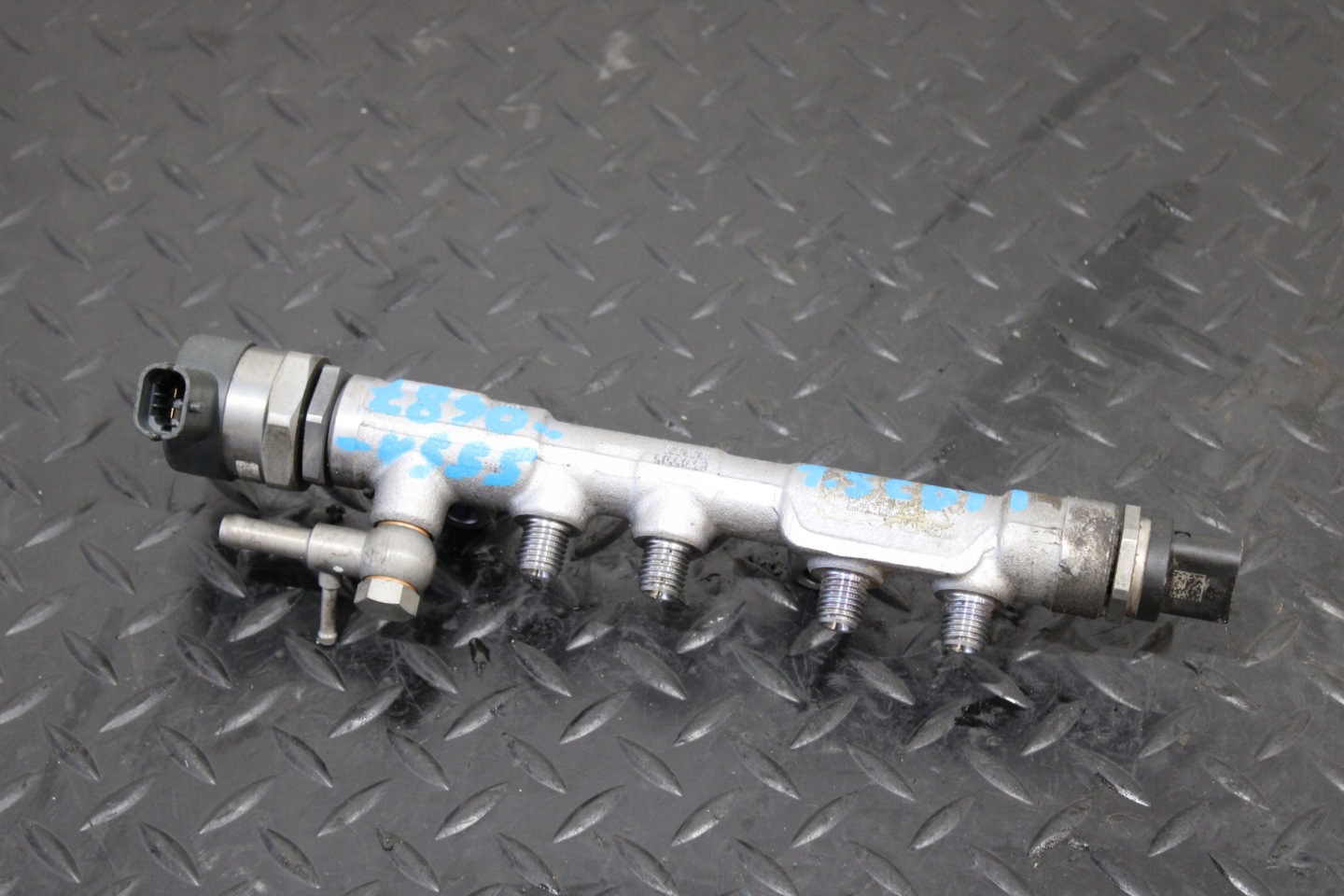 Rampe injection OPEL INSIGNIA B 55510687