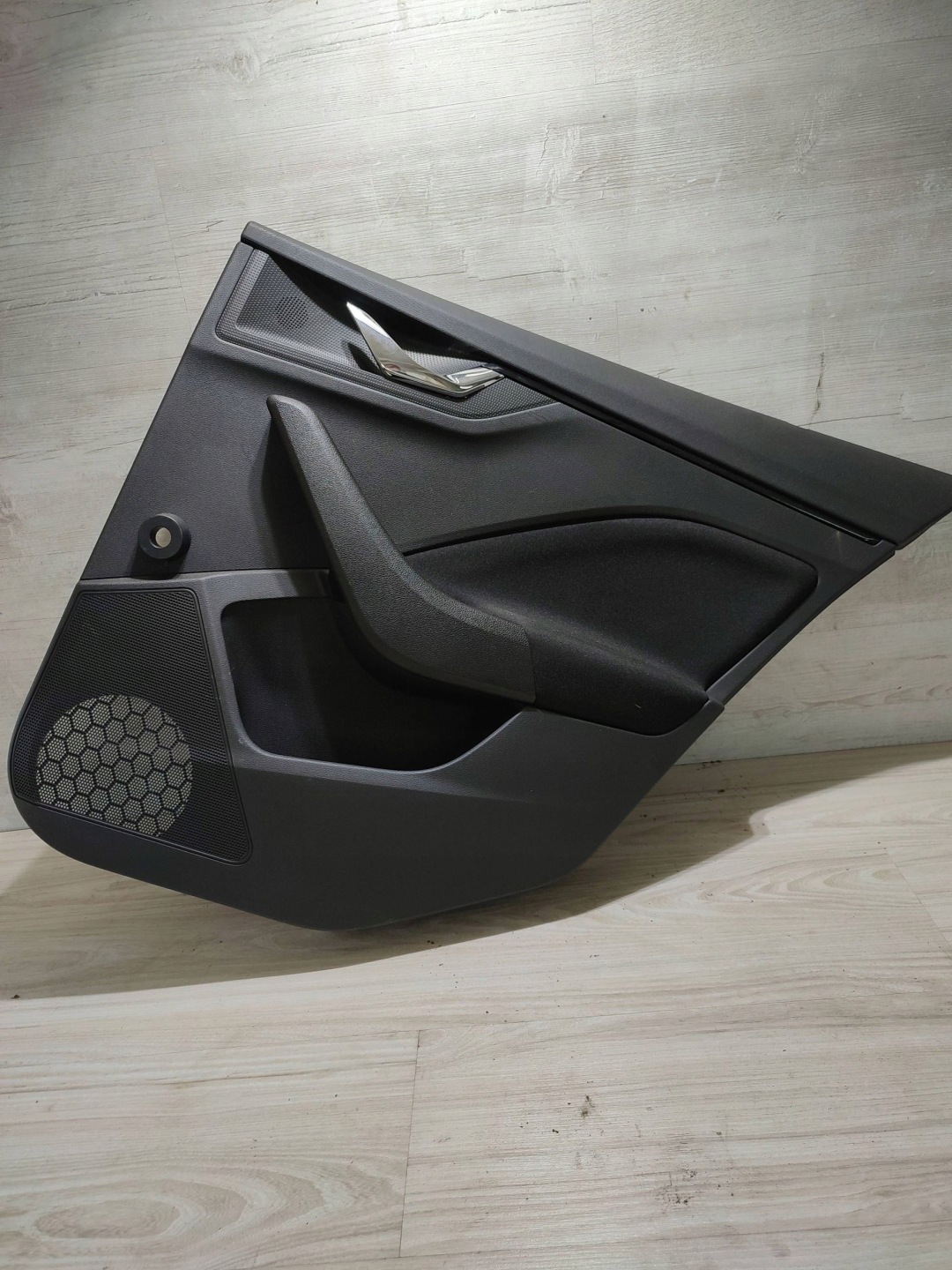 Skoda Scala 2020 rear part side right side / side door przednich