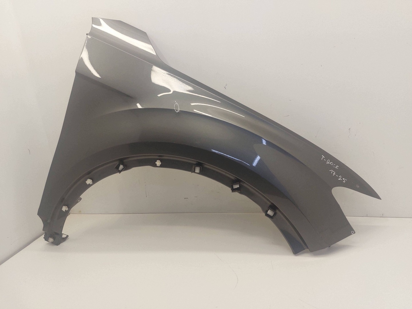 VW T-ROC 2GA 17r> fender right front front